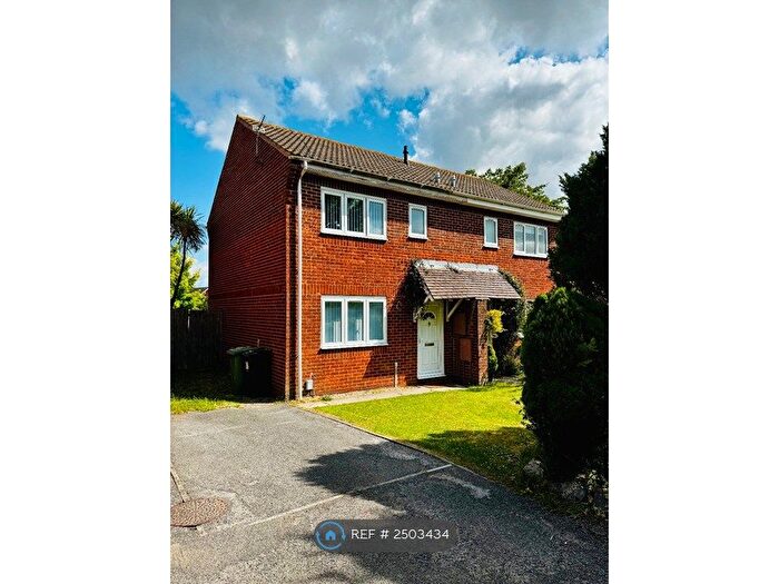 3 Bedroom Semi-Detached House To Rent In Tetbury Close, Little Stoke, Bristol, BS34