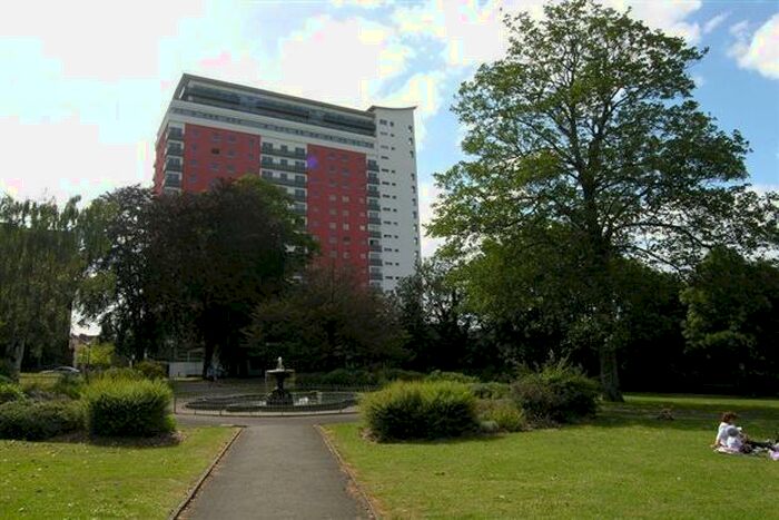 2 Bedroom Flat To Rent In Throwley Way, Sutton -, SM1