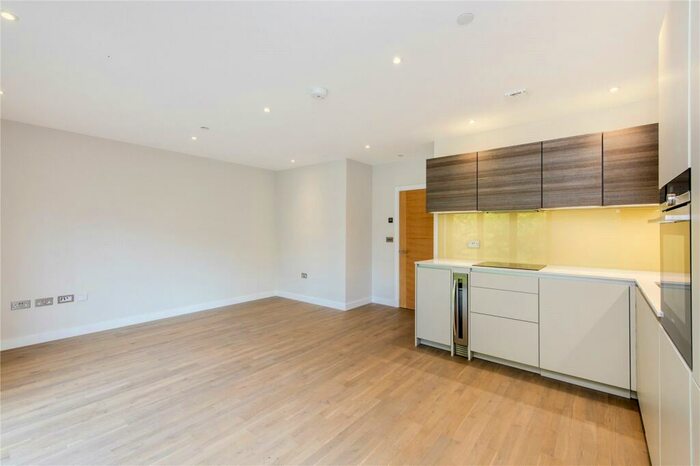 2 Bedroom Apartment To Rent In Finchley Road, London, NW3