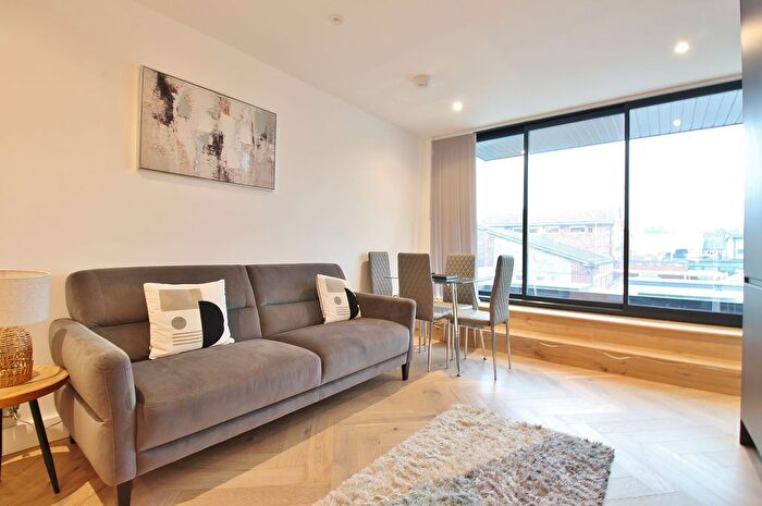 2 Bedroom Flat To Rent In South Street, Isleworth, TW7