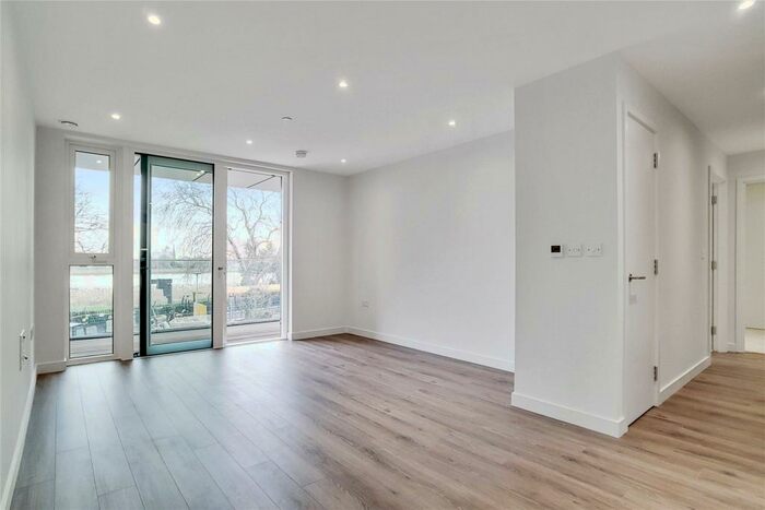 2 Bedroom Apartment To Rent In Goldcrest Building, London, N4