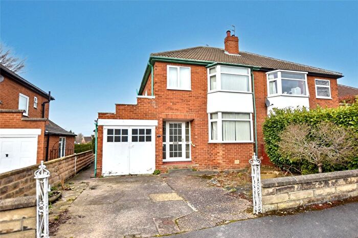 3 Bedroom Semi-Detached House For Sale In Kingsley Close, Milnthorpe, Wakefield, West Yorkshire, WF2