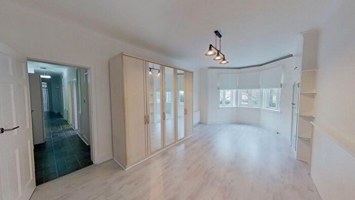 2 Bedroom Flat To Rent In Learmonth Court, Edinburgh, EH4