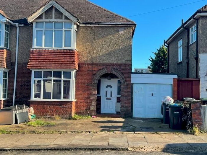 3 Bedroom Semi-Detached House To Rent In Overstone Road, Luton LU4