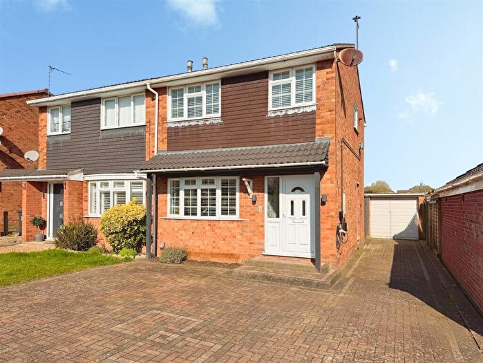 3 Bedroom Semi Detached House For Sale In Woodward Close, Whitnash, Leamington Spa, CV31
