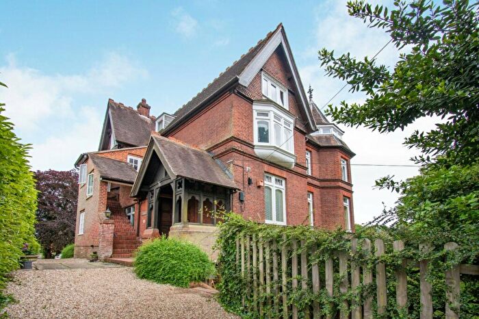 4 Bedroom Flat To Rent In Southlea Road, Datchet, Slough, Berkshire, SL3