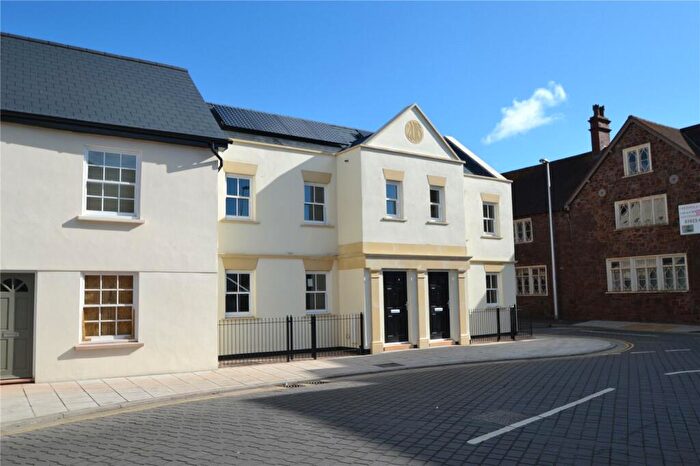 2 Bedroom Flat To Rent In Newport Street, Tiverton, Devon, EX16