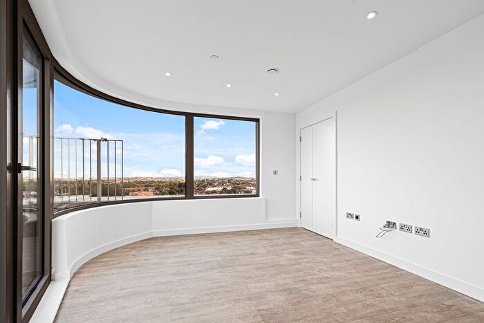 1 Bedroom Flat To Rent In Orla Lodge Penthouse, Harrow, HA1