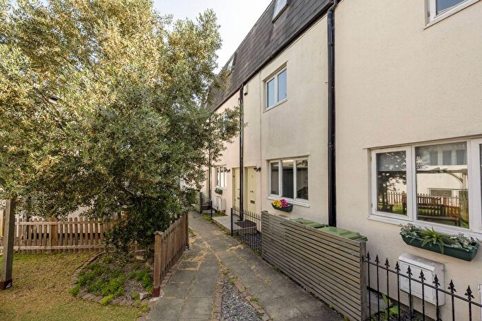 4 Bedroom Property To Rent In Heritage Place, Earlsfield, London, SW18