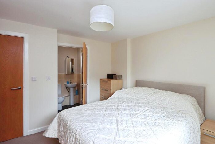 2 Bedroom Flat For Sale In Crossland Drive, Sheffield, South Yorkshire, S12