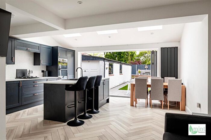3 Bedroom House For Sale In Holly Avenue, New Haw, Addlestone, KT15