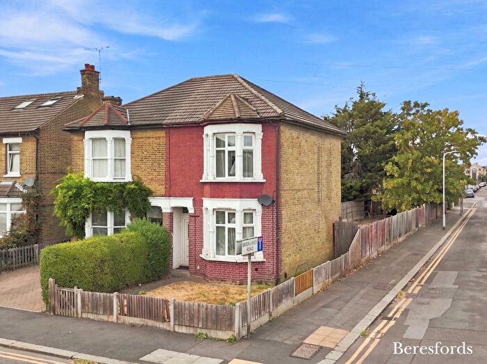 3 Bedroom Semi-detached House For Sale In Como Street, Romford, RM7