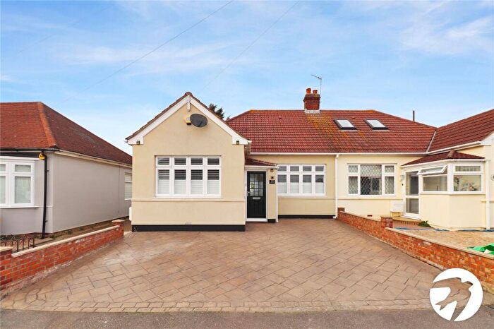 3 Bedroom Bungalow For Sale In Heath Avenue, Bexleyheath, DA7