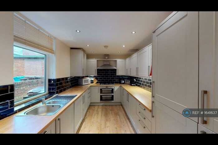 6 Bedroom Terraced House To Rent In Wadbrough Road, Sheffield, S11