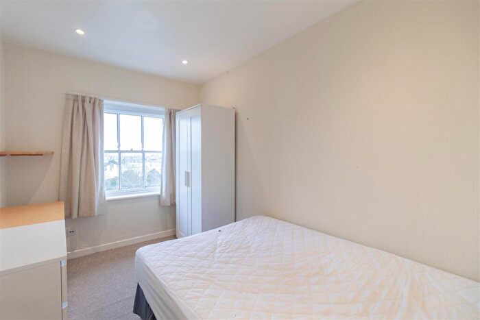 3 Bedroom Flat To Rent In Lansdown Crescent, Cheltenham, GL50
