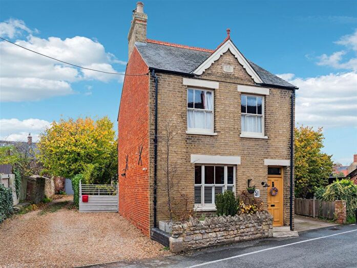 4 Bedroom Detached House For Sale In East Street, Olney, MK46