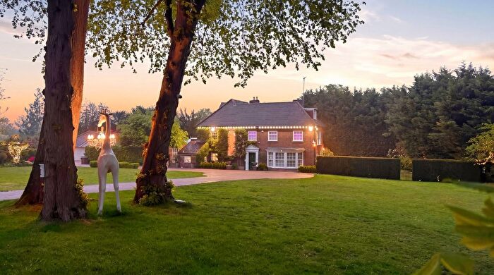 5 Bedroom Detached House For Sale In High Road, Chigwell, IG7