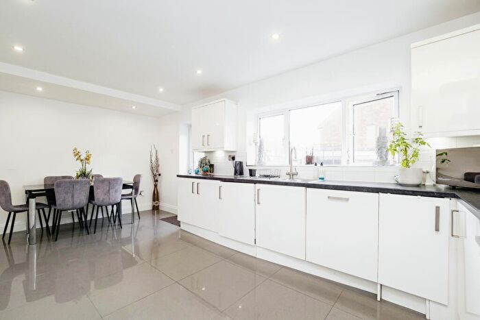 3 Bedroom Terraced House For Sale In Wood Lane, Hornchurch, Essex, RM12