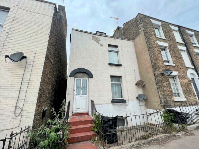 1 Bedroom Flat To Rent In Hereson Road, Ramsgate, Kent, CT11