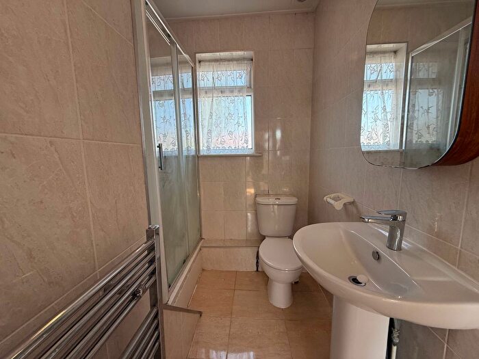 5 Bedroom End Of Terrace House To Rent In Ascot Gardens, Southall, UB1