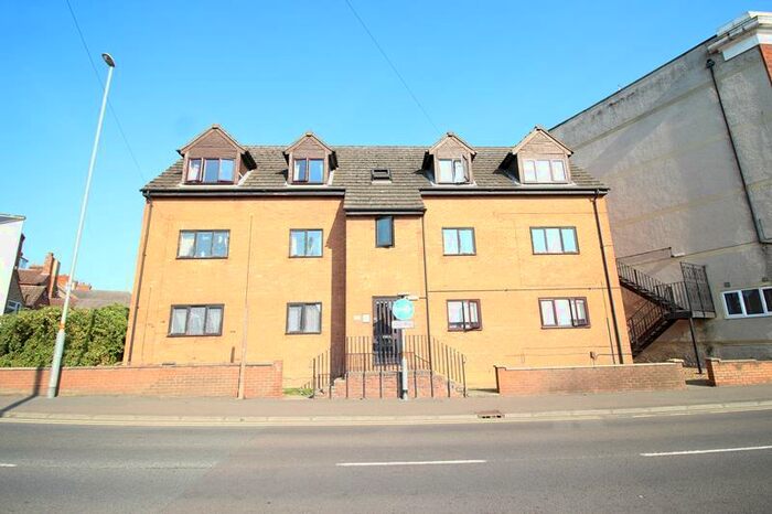1 Bedroom Flat To Rent In Kensington House, Rectory Road, NN10