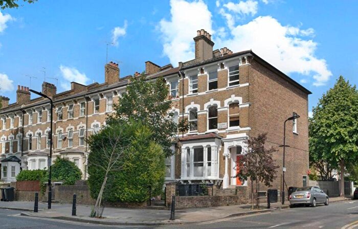2 Bedroom Flat For Sale In Evering Road, Stoke Newington, N16