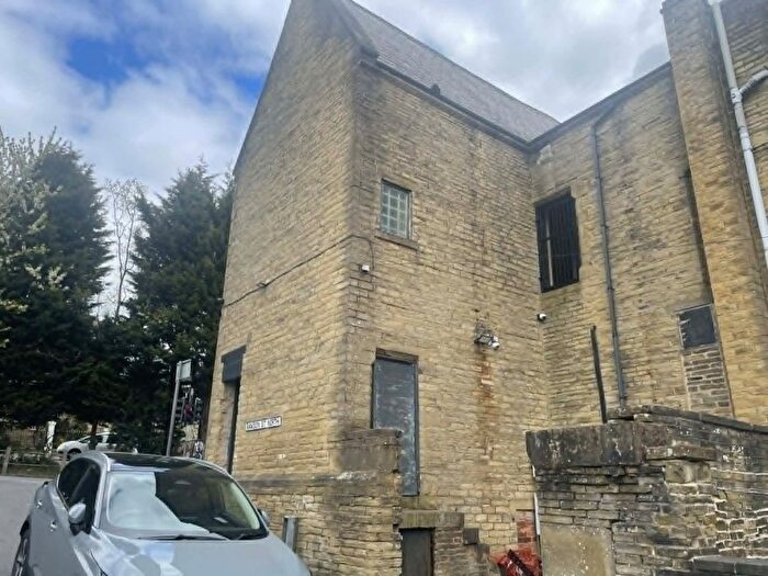 2 Bedroom Flat To Rent In Boothtown Road, Halifax, HX3