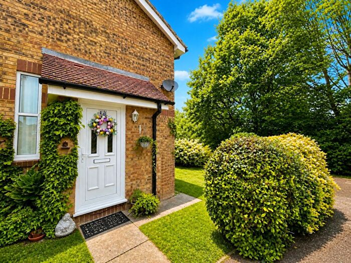 1 Bedroom End Terrace House For Sale In Rochford Drive, Luton, Bedfordshire, LU2