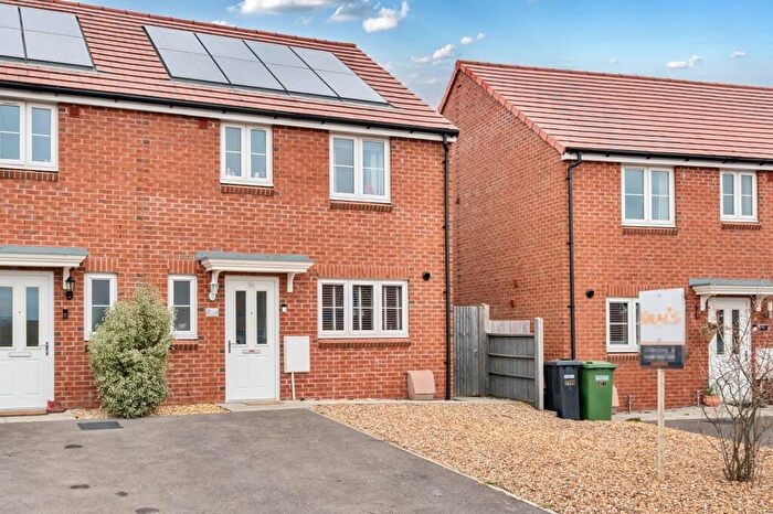 3 Bedroom Semi-Detached House For Sale In Goater Way, Fair Oak, Hampshire, SO50