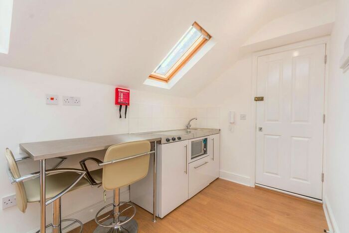 Studio To Rent In Harrow Road, Maida Vale, London, W10