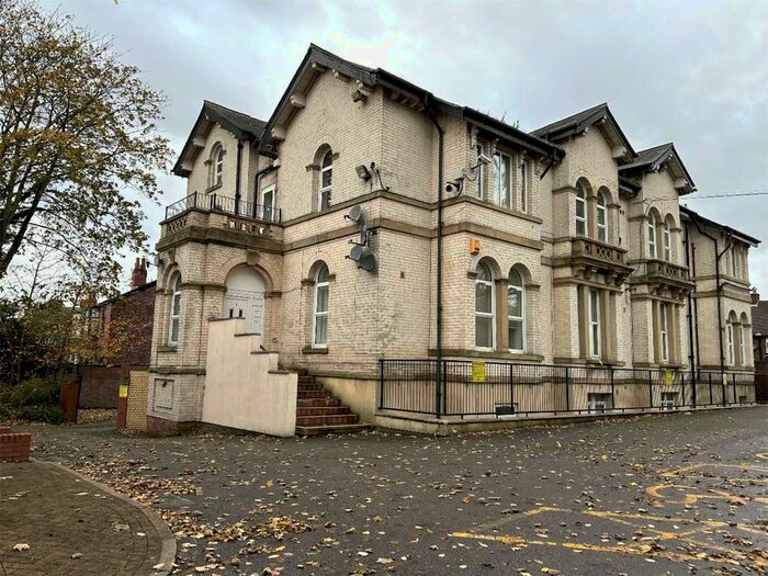 2 Bedroom Flat To Rent In Fairhope Court, Fairhope Avenue, Salford, M6