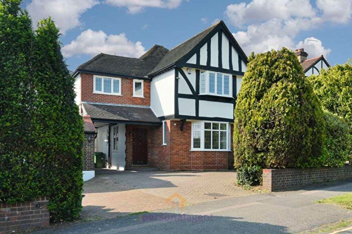 4 Bedroom Detached House To Rent In Chadacre Road, Stoneleigh, KT17