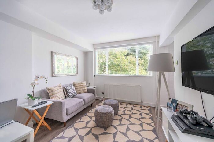 Studio To Rent In Caroline Court, Notting Hill, London, W11