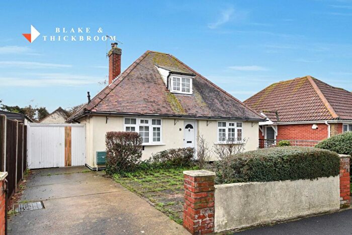 3 Bedroom Chalet For Sale In Queensway, Holland -on-Sea, Essex, CO15