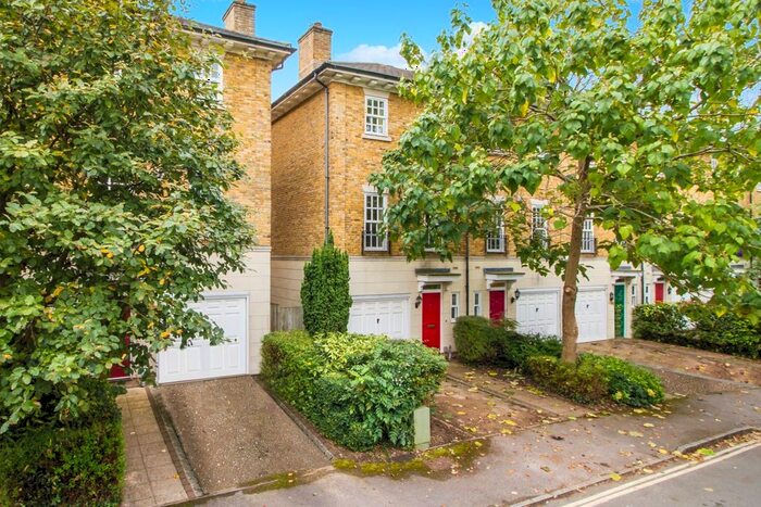 4 Bedroom Town House To Rent In Merrivale Square, Oxford, OX2