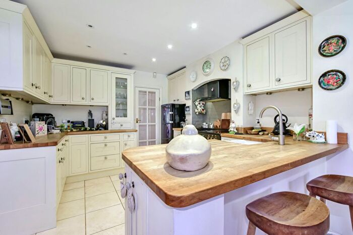 5 Bedroom Detached House For Sale In Chipperfield Road, Kings Langley, WD4