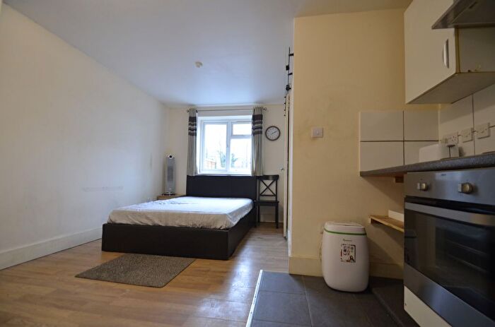 Studio To Rent In Northumberland Crescent, Feltham, TW14
