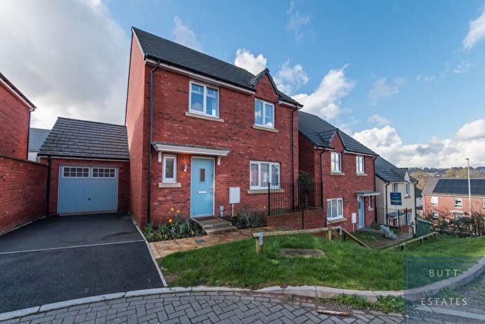 4 Bedroom Detached House For Sale In Sybil Mead, Exeter, EX1