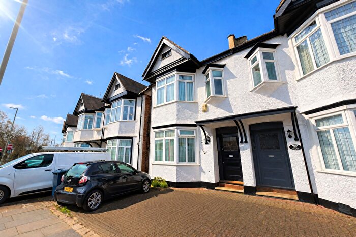 4 Bedroom Semi Detached House For Sale In Hale Lane, London, NW7