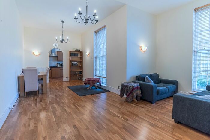 2 Bedroom Flat To Rent In Princess Park Manor, Royal Drive, N11