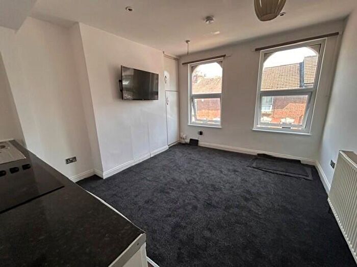 2 Bedroom Apartment To Rent In Cardigan Street, Luton, Beds, LU1