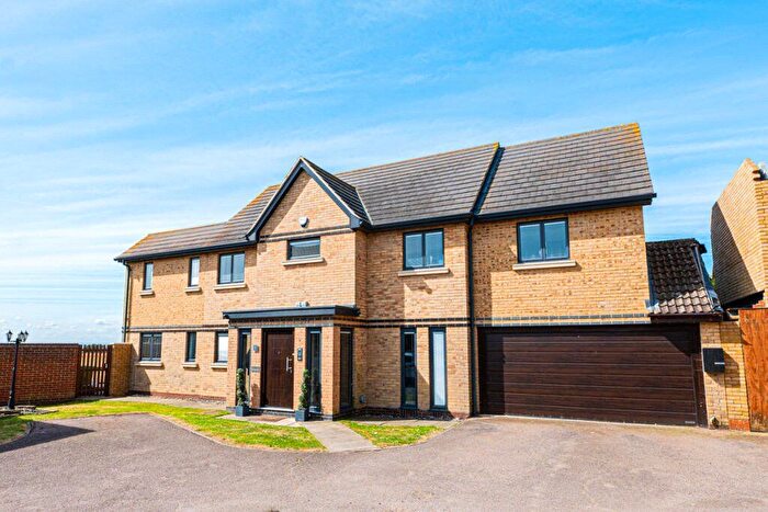 5 Bedroom Detached House For Sale In Homestead Gardens, Hadleigh, Essex, SS7