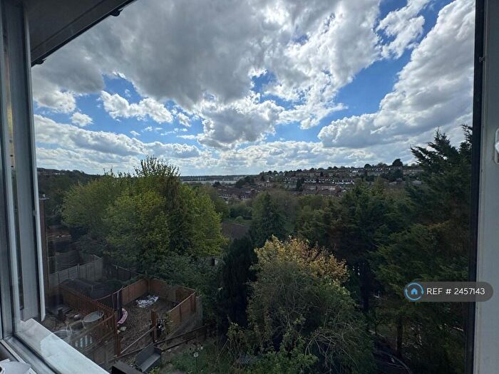 2 Bedroom Maisonette To Rent In Brendon Avenue, Luton, LU2