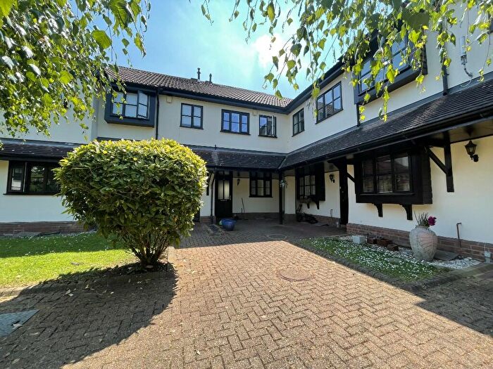 2 Bedroom Terraced House For Sale In Firs Wood Close, Northaw, EN6