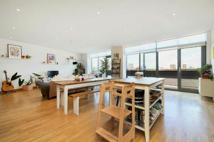 2 Bedroom Flat To Rent In Wick Lane, London, E3