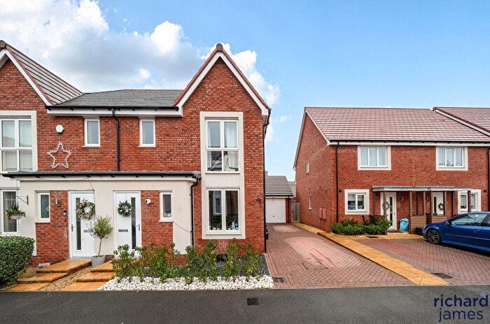 3 Bedroom Semi-Detached House For Sale In Faulkner Road, Tadpole Garden Village, Swindon, SN25