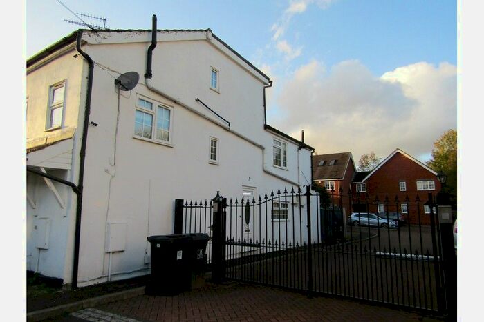 1 Bedroom Flat To Rent In Vale Farm Road, Horsell, Woking, GU21