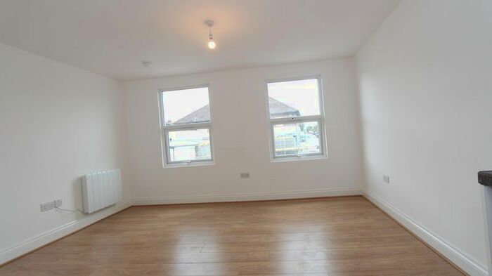1 Bedroom Flat To Rent In Summers Lane, London, N12