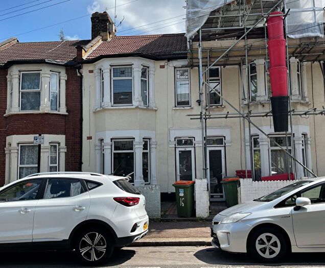 4 Bedroom Terraced House To Rent In Northfield Road, London, E6