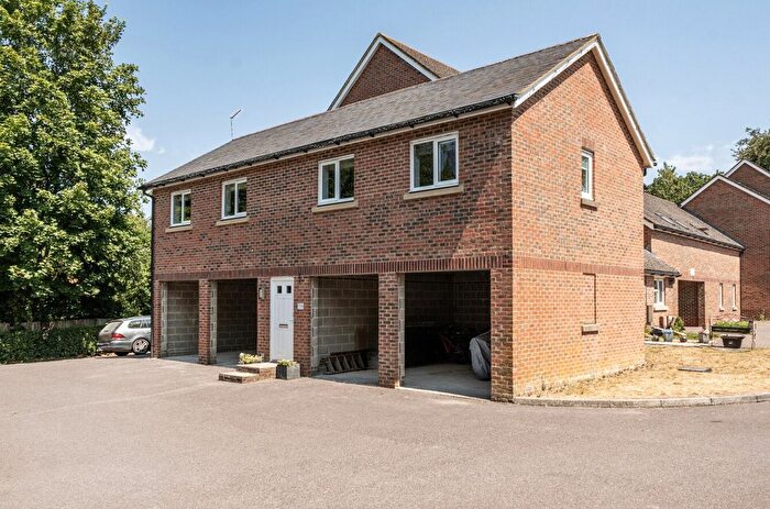 2 Bedroom Flat For Sale In Thornton Close, Alresford, Hampshire, SO24